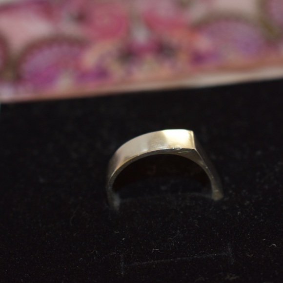 SOLD - Mejuri Rectangular Signet Ring - Picture 8 of 13